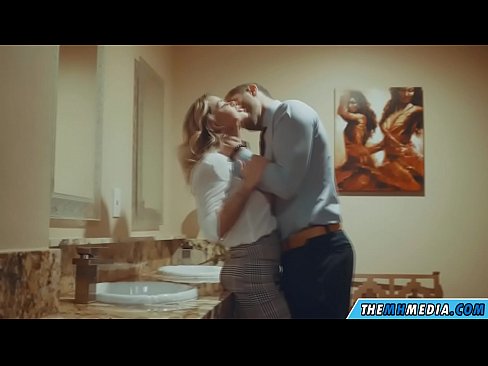 ❤️ Nalika pirang busty seduces anjeun dina restroom umum ❤ porno dina pornosu.tubesexer-com.ru ﹏